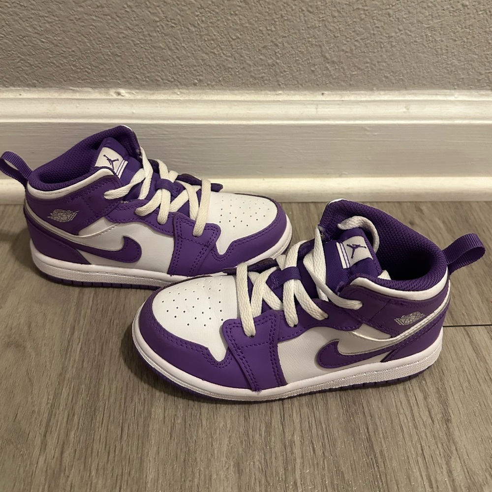 Air Jordan Retro 1 Mid